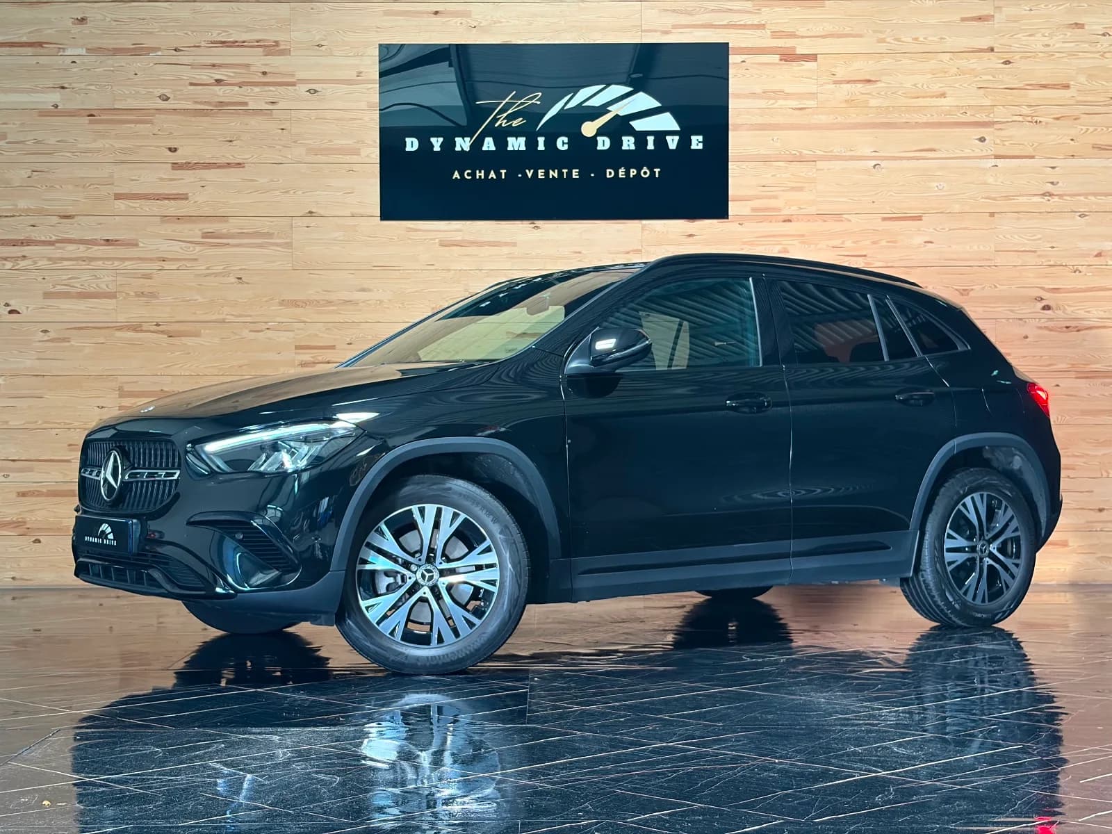 MERCEDES GLA Progressive Line