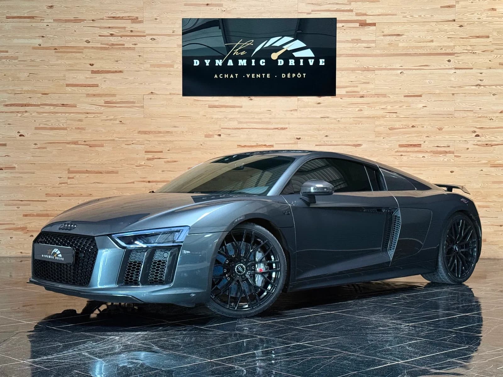 AUDI R8