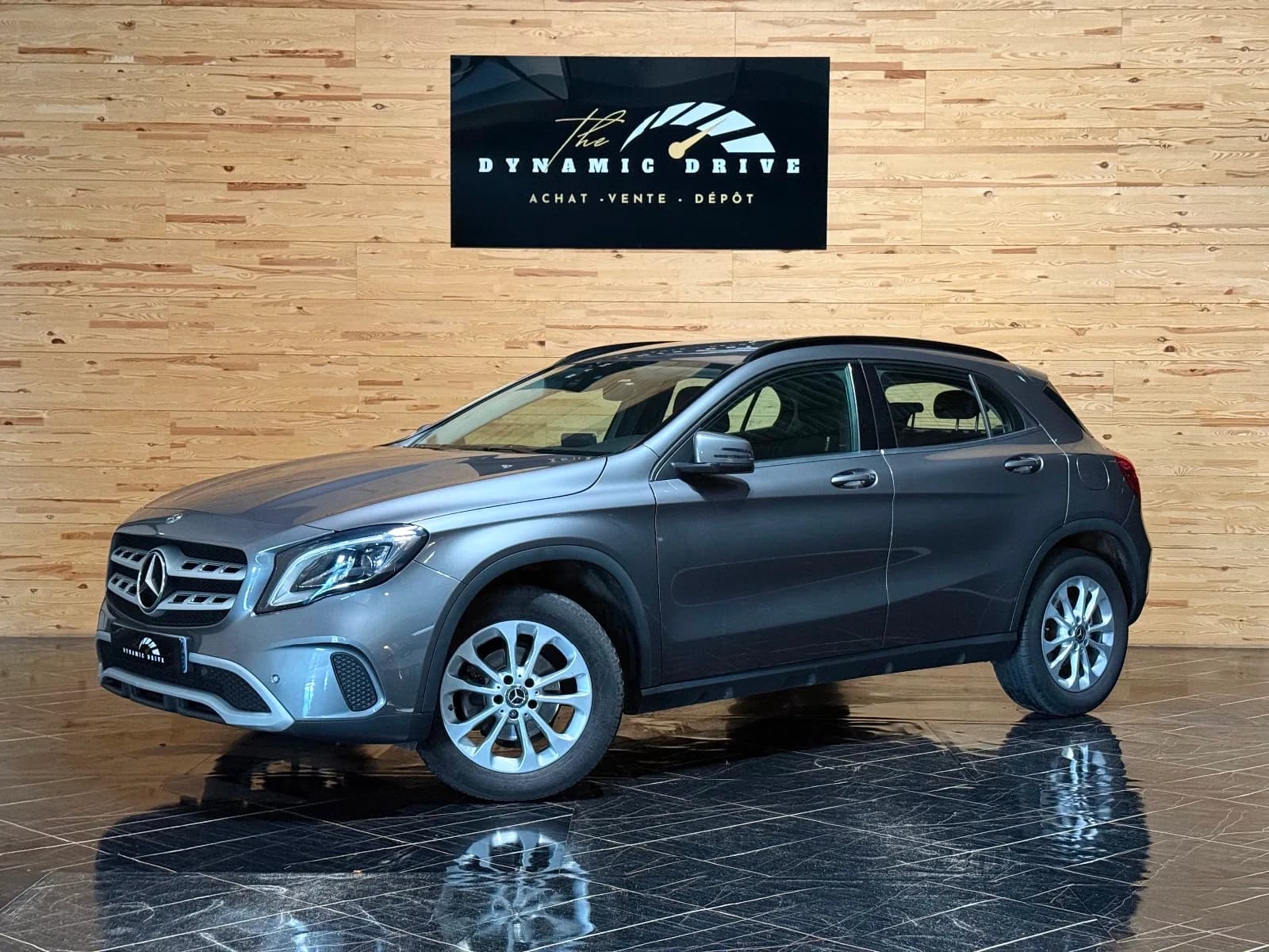 MERCEDES GLA — vue 1