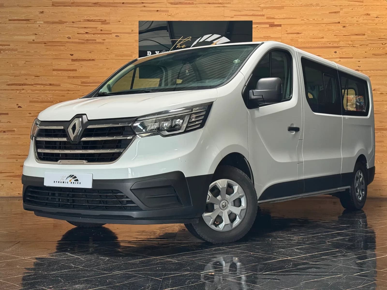 RENAULT TRAFIC — vue 1
