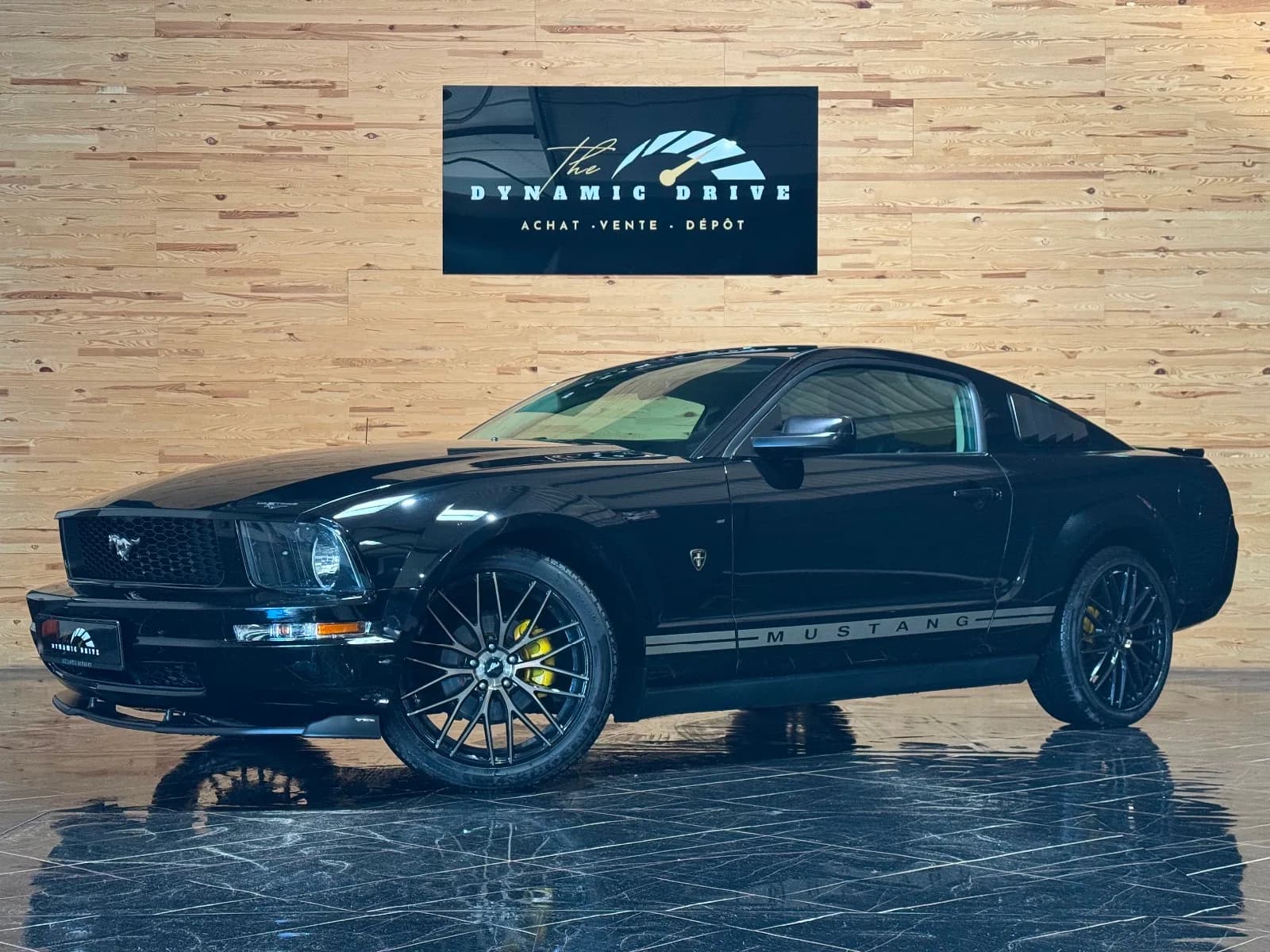 FORD MUSTANG